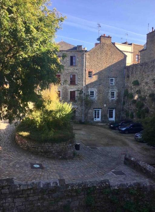Ferienwohnung La Vue Des Remparts Dinan Exterior foto
